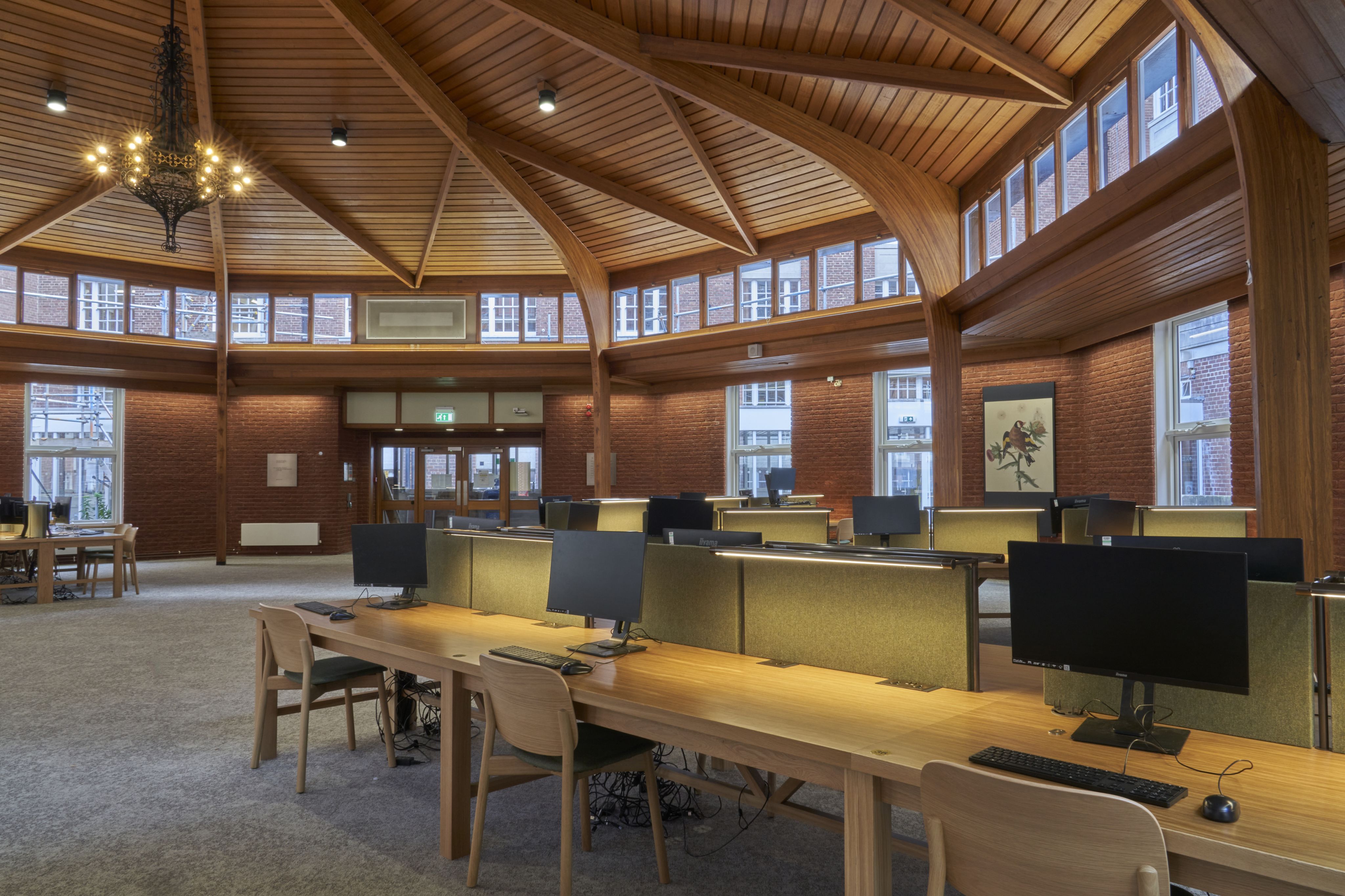 New desks and facilities in Muriel Stott building