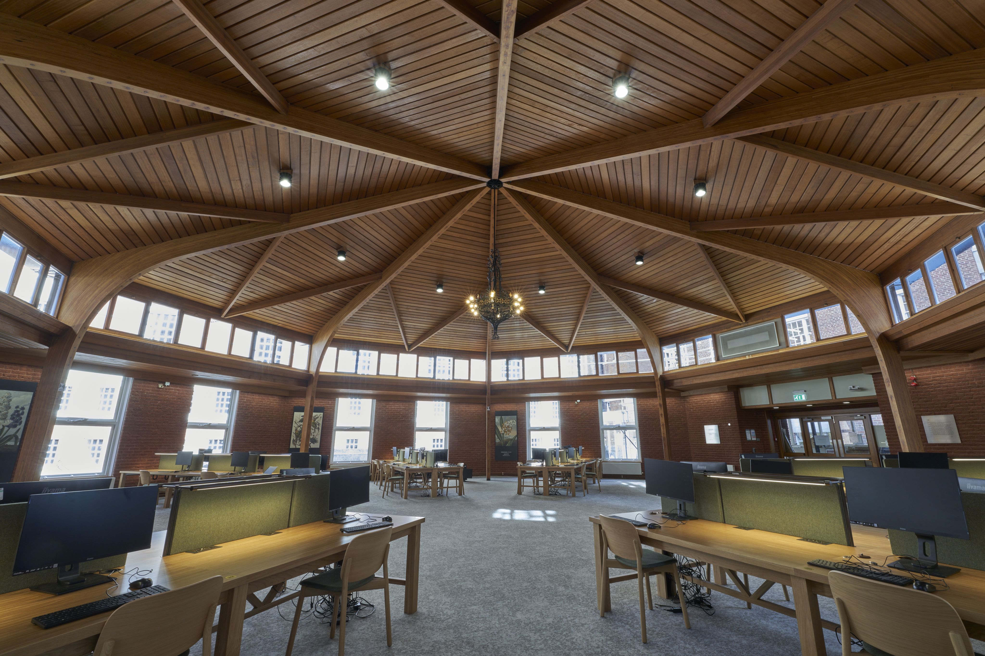 New desks and facilities in Muriel Stott building